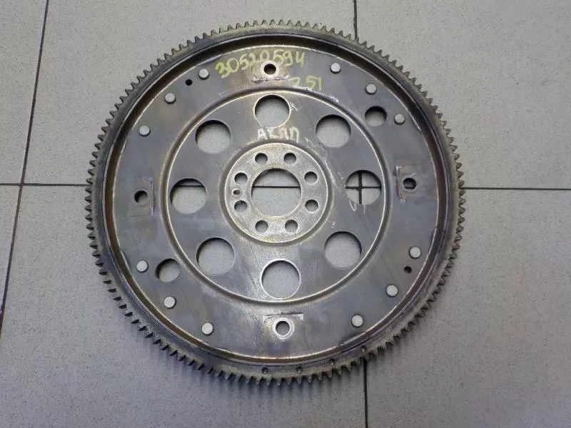 Маховик двигателя BS266837