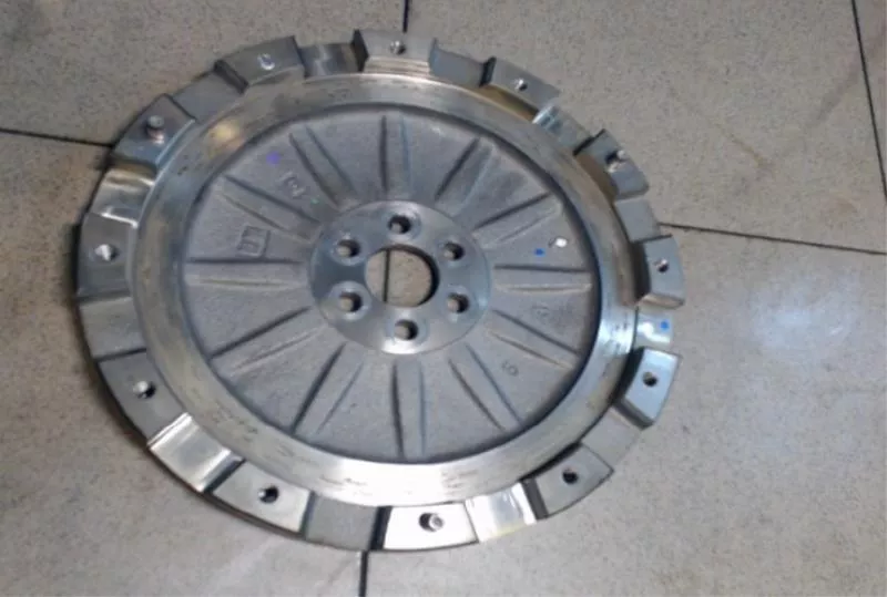 Маховик двигателя BS265743