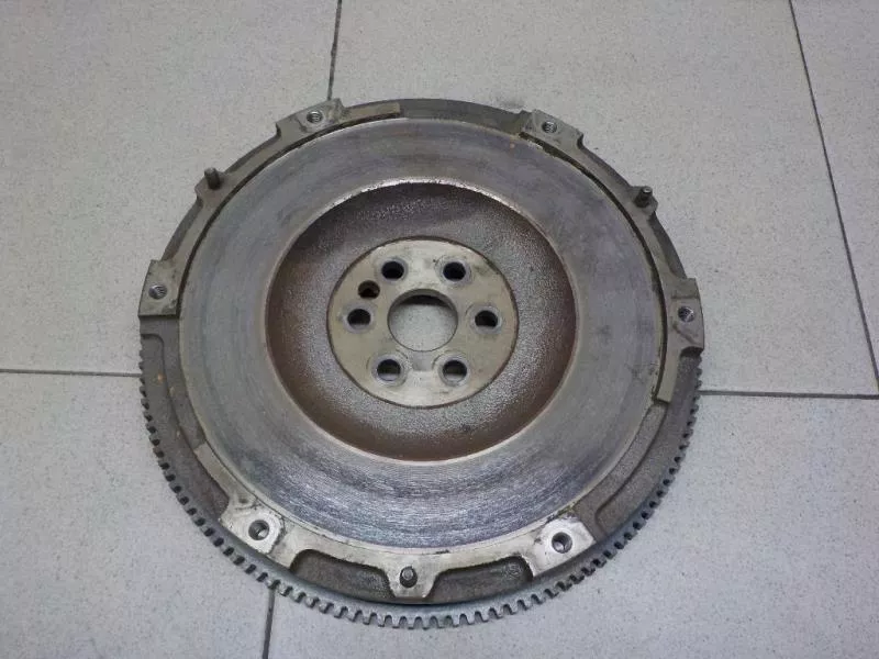 Маховик двигателя BS263480