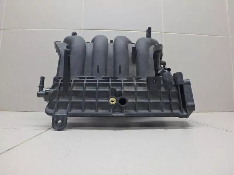 Впускной коллектор ST302382 Впускной коллектор ST302382