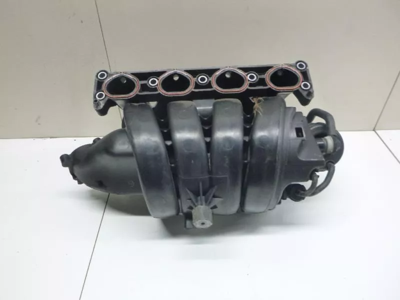 Впускной коллектор ST301679 Впускной коллектор ST301679