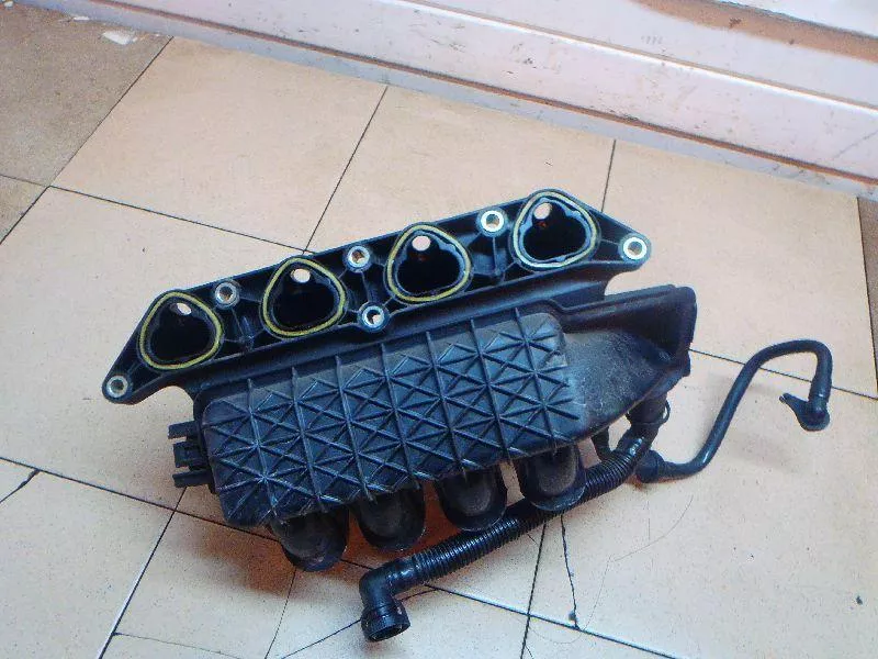 Впускной коллектор ST299018 Впускной коллектор ST299018