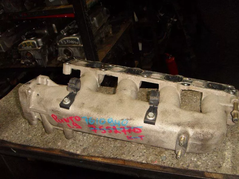 Впускной коллектор ST302885 Впускной коллектор ST302885