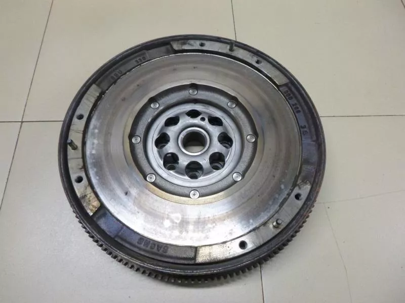 Маховик двигателя BS267574