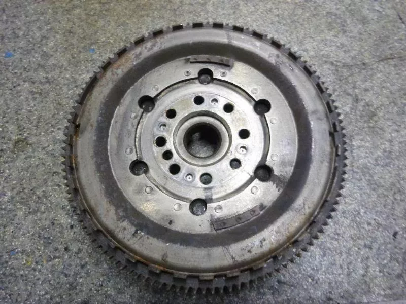 Маховик двигателя BS267637