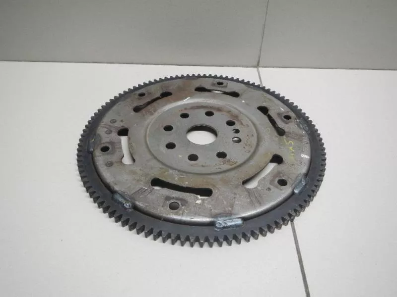 Маховик двигателя BS266337