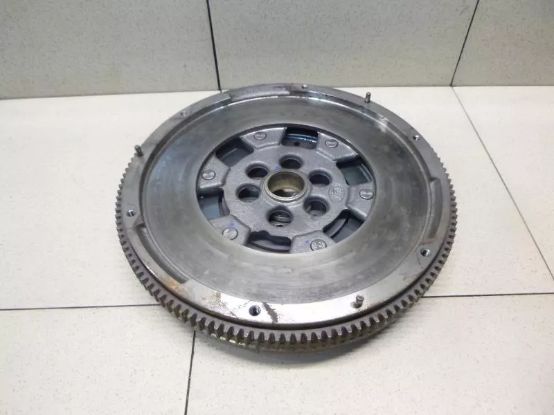 Маховик двигателя BS266381