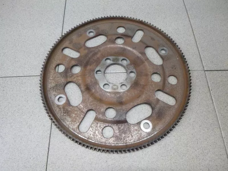 Маховик двигателя BS264446