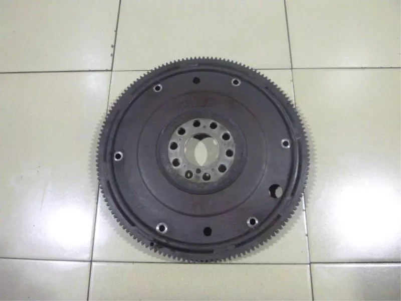 Маховик двигателя BS266235