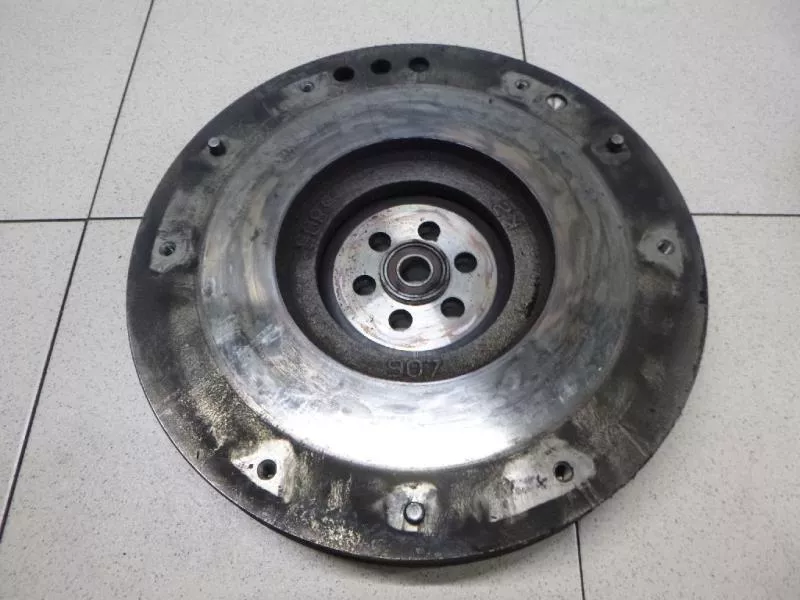 Маховик двигателя BS265774