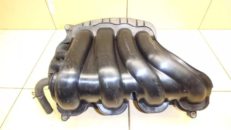 Впускной коллектор ST302823 Впускной коллектор ST302823