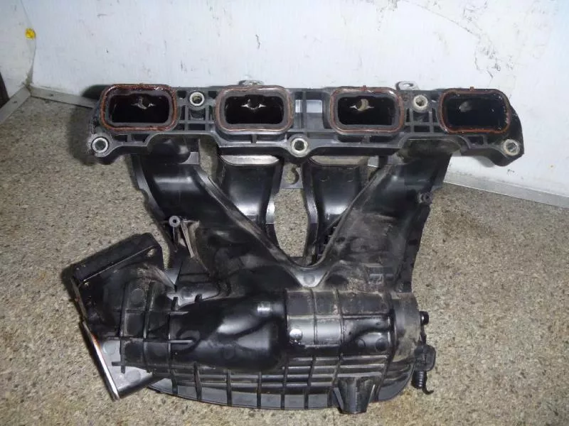 Впускной коллектор ST301090 Впускной коллектор ST301090