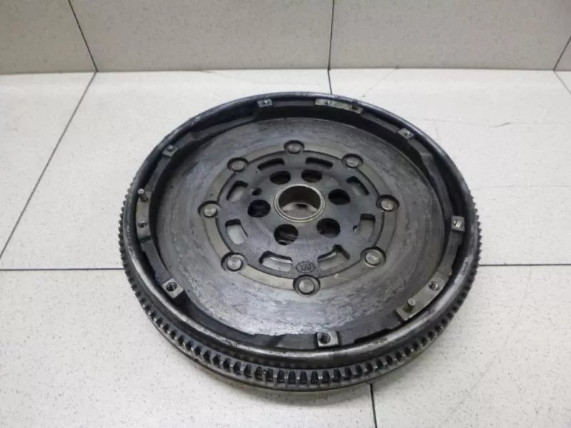 Маховик двигателя BS267740 Маховик двигателя BS267740