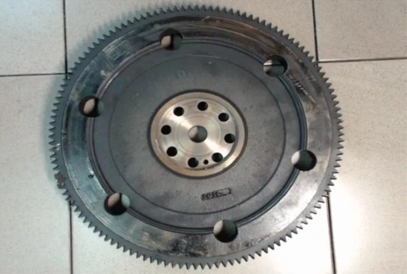 Маховик двигателя BS263723