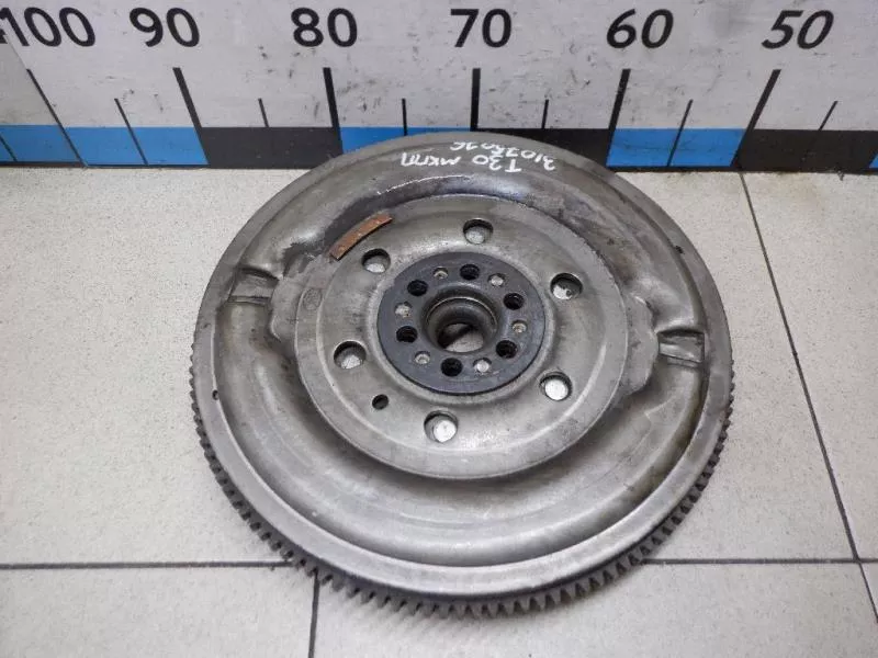 Маховик двигателя BS267840