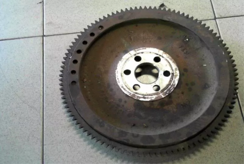 Маховик двигателя BS264684