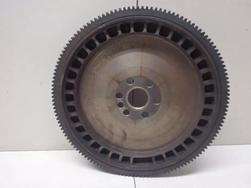 Маховик двигателя BS265794