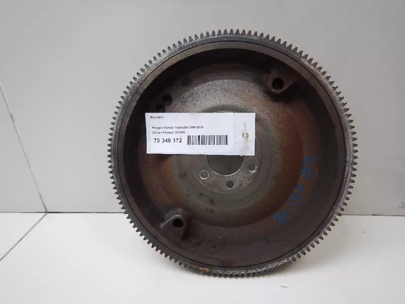 Маховик двигателя BS264556