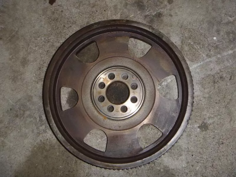 Маховик двигателя BS264277