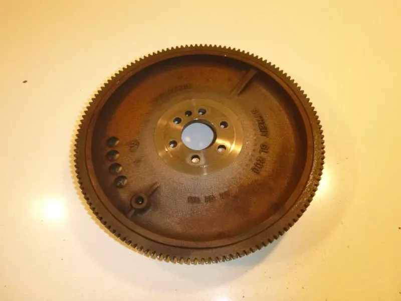 Маховик двигателя BS264979