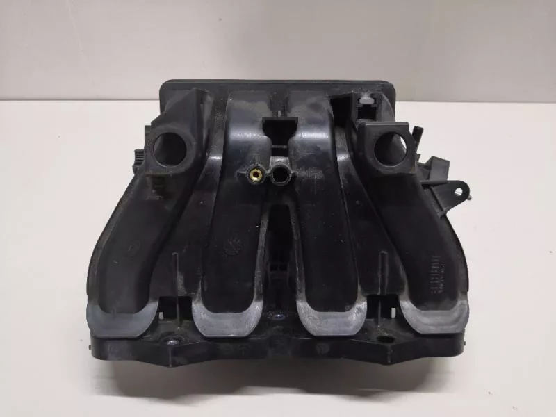 Впускной коллектор ST302814 Впускной коллектор ST302814