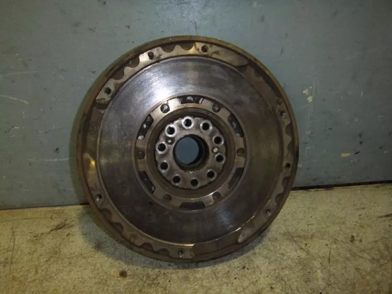 Маховик двигателя BS267738