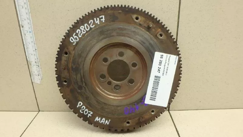 Маховик двигателя BS264633