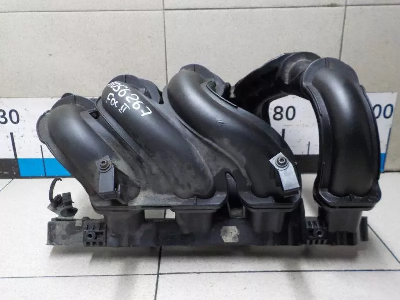 Впускной коллектор ST302737 Впускной коллектор ST302737