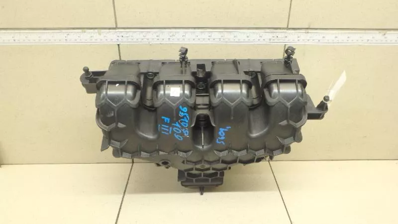 Впускной коллектор ST301883 Впускной коллектор ST301883