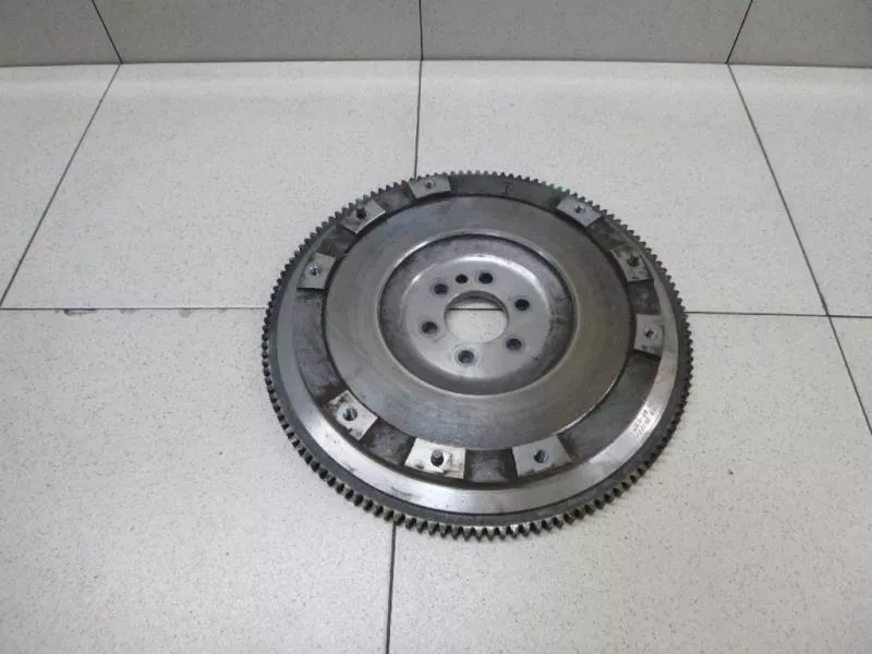 Маховик двигателя BS266367