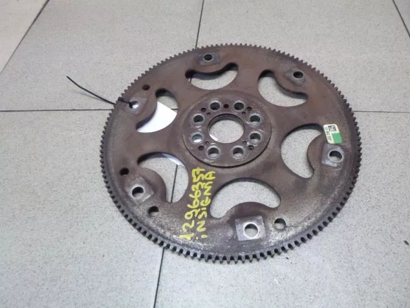 Маховик двигателя BS266719