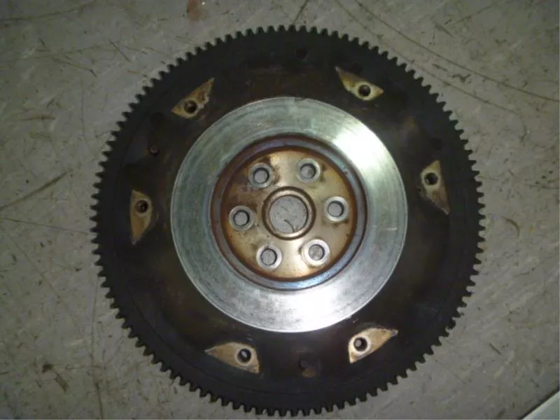 Маховик двигателя BS266888