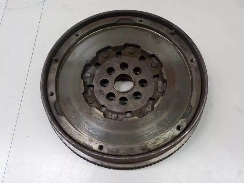 Маховик двигателя BS267600