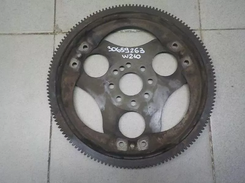 Маховик двигателя BS263336