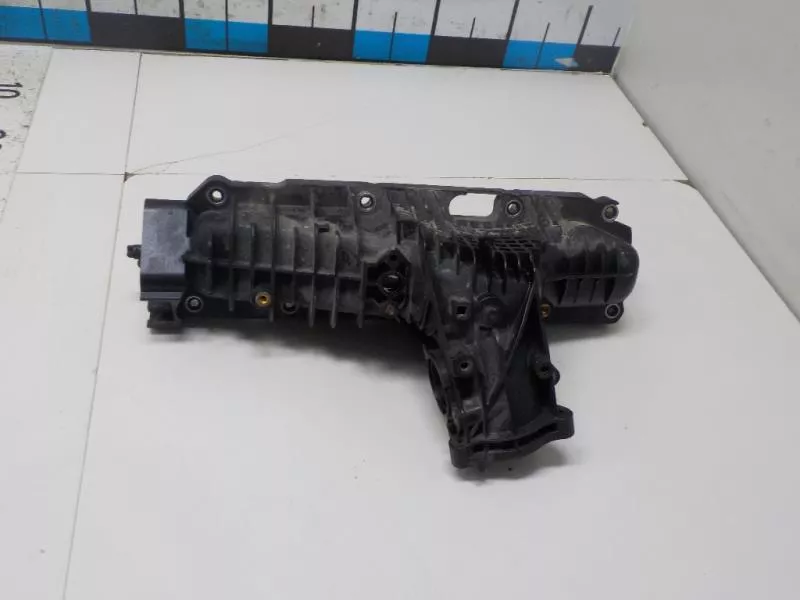 Впускной коллектор ST303058 Впускной коллектор ST303058