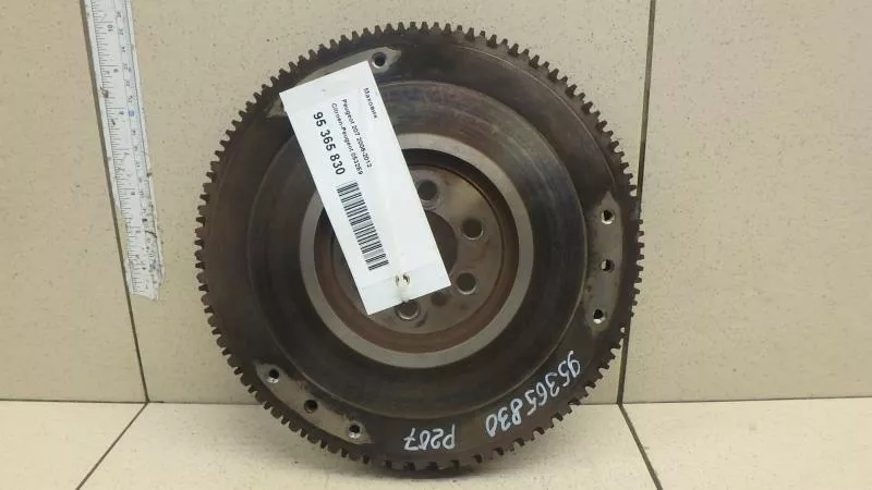 Маховик двигателя BS264631