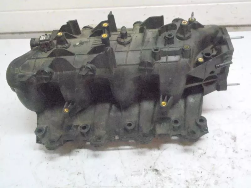 Впускной коллектор ST301011 Впускной коллектор ST301011