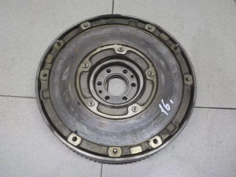 Маховик двигателя BS265893