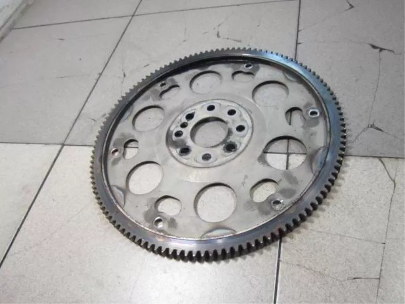 Маховик двигателя BS263571