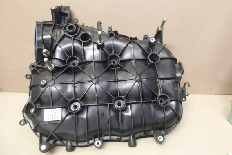 Впускной коллектор ST303035 Впускной коллектор ST303035