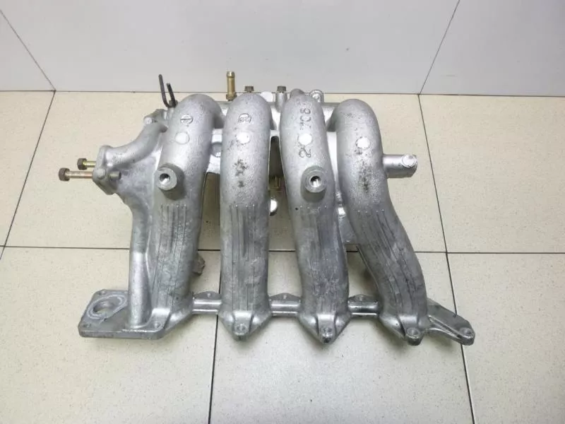 Впускной коллектор ST301886 Впускной коллектор ST301886