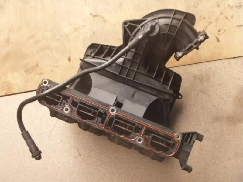 Впускной коллектор ST303137 Впускной коллектор ST303137