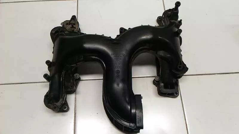 Впускной коллектор ST301592 Впускной коллектор ST301592