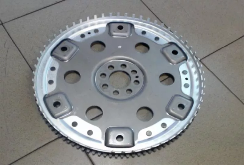 Маховик двигателя BS264829