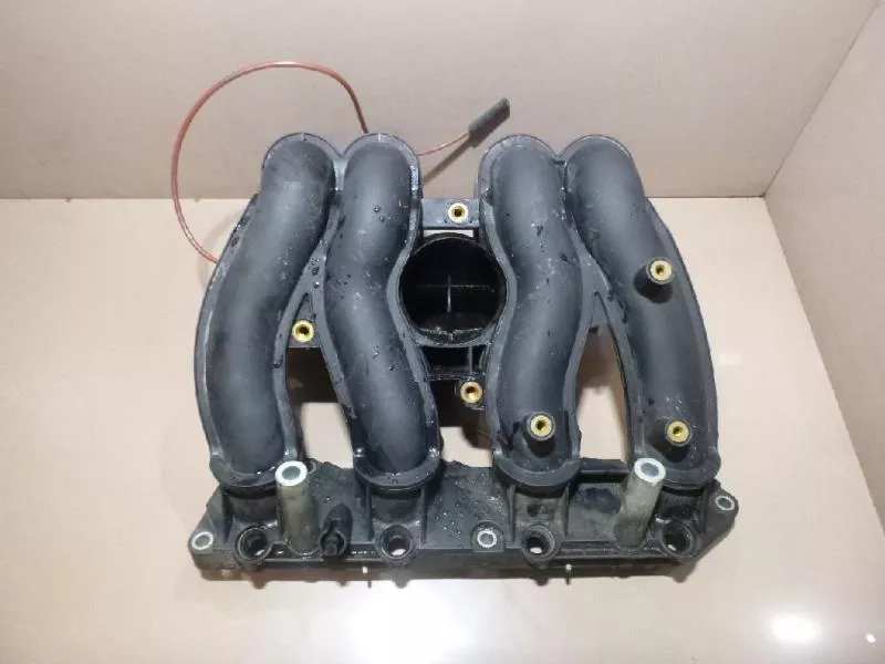 Впускной коллектор ST300834 Впускной коллектор ST300834